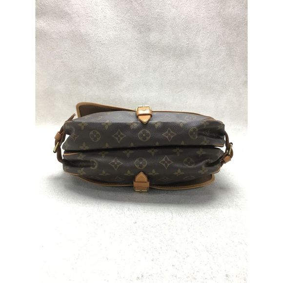 LOUIS VUITTON Saumur Monogram Brown Shoulder Bag - Picture 5 of 6